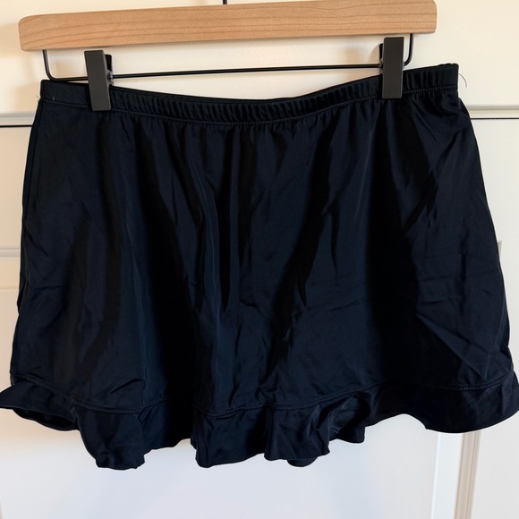 Women's Black Ruffle Hem Swim Skirt