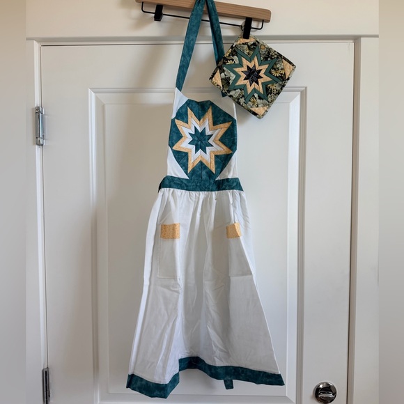 Hand-made Apron with Matching Pot Holder