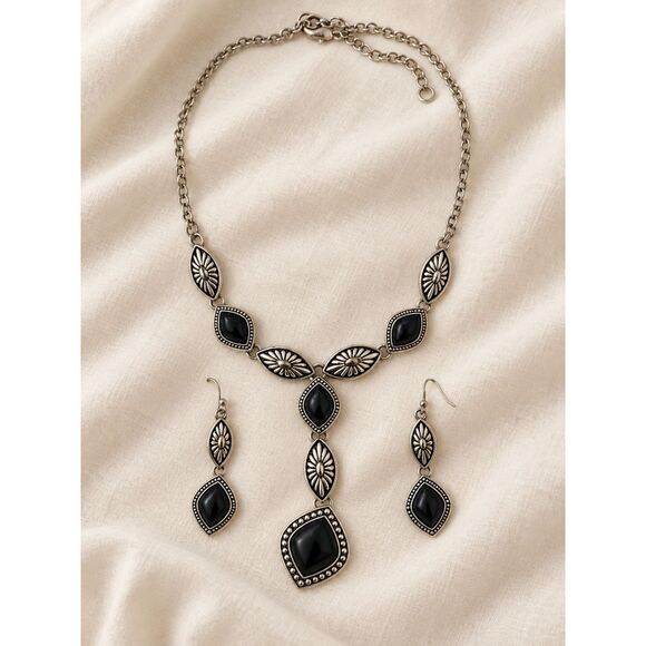 Elegant Black and Silver Jewelry Set