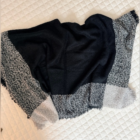 Elegant Black and Gray Scarf/Wrap